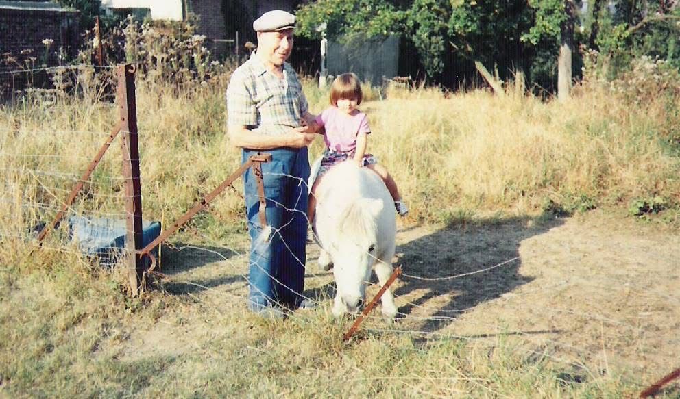 Camille el Gorri lors de ses débuts à poney